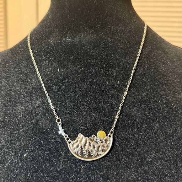 NWT Boho Mountain Sunrise Pendant Necklace - Picture 1 of 3
